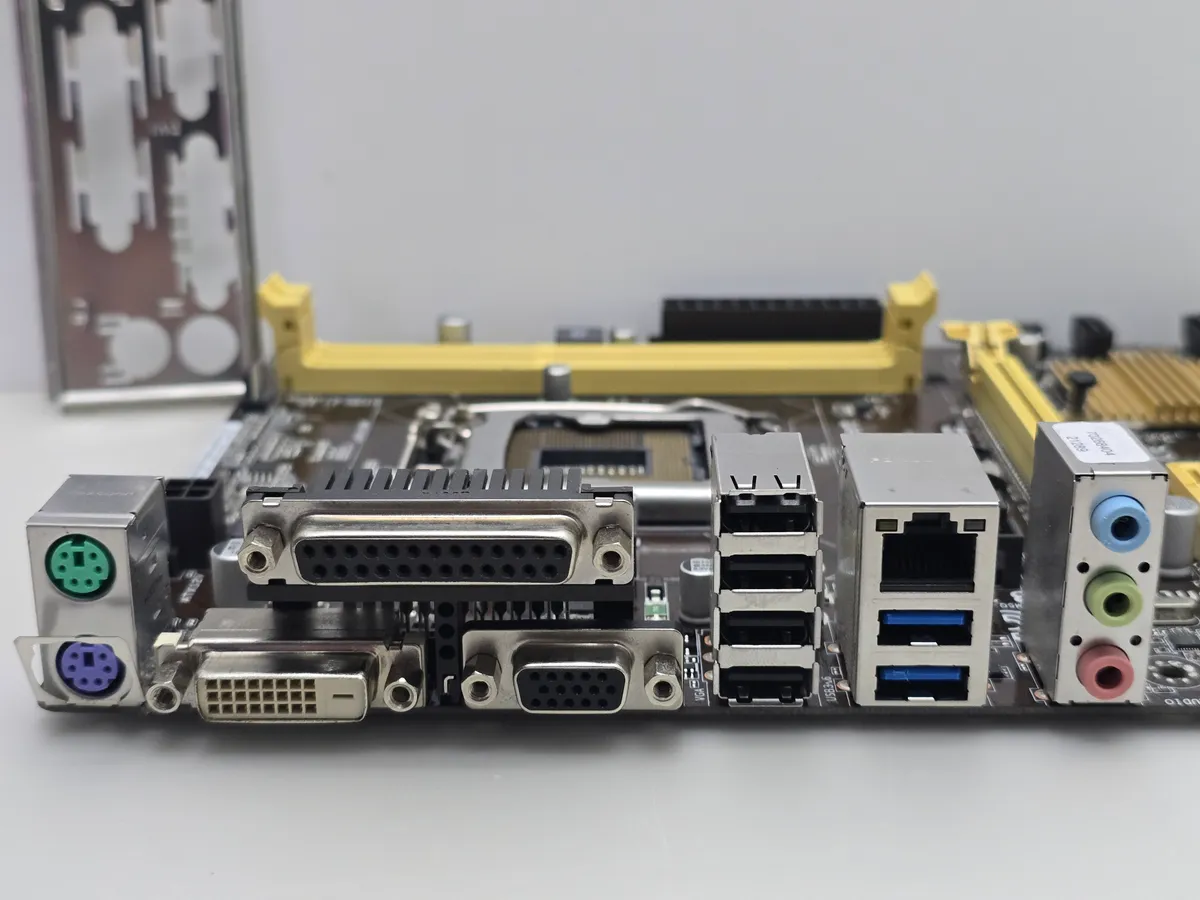 Материнська плата ASUS H81M-C (Socket 1150, HDMI, DDR3, б/у) купити в Україні