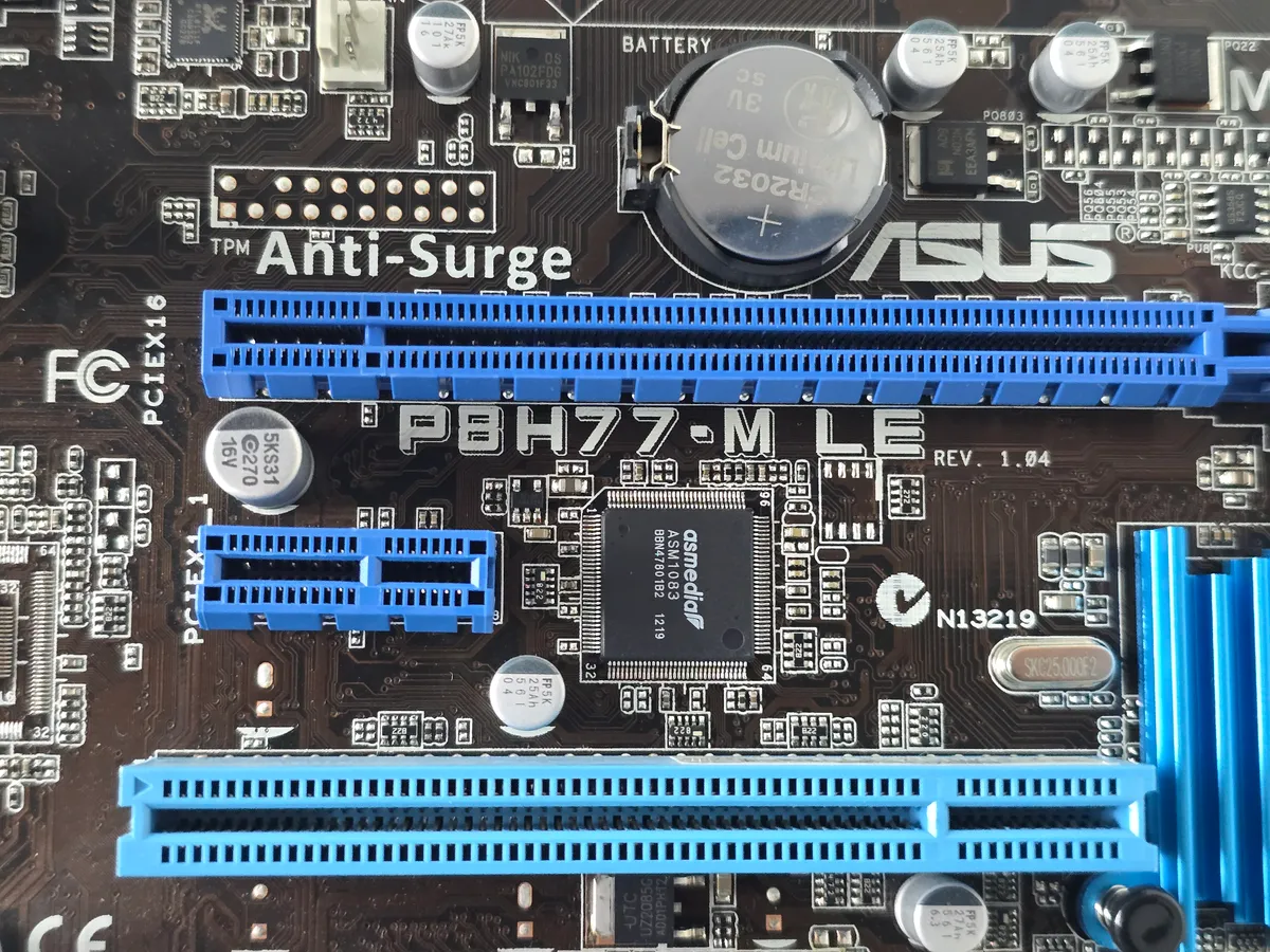 Купити материнську плату ASUS P8H77-M LE Socket 1155 DDR3 USB 3.0 б/в