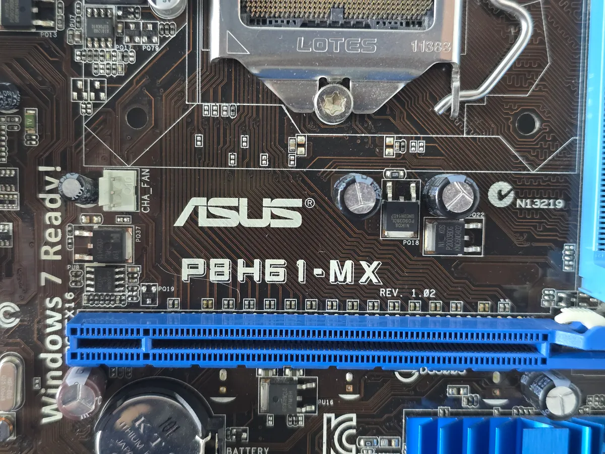 Купити материнську плату ASUS P8H61-MX Socket 1155 DDR3 б/в