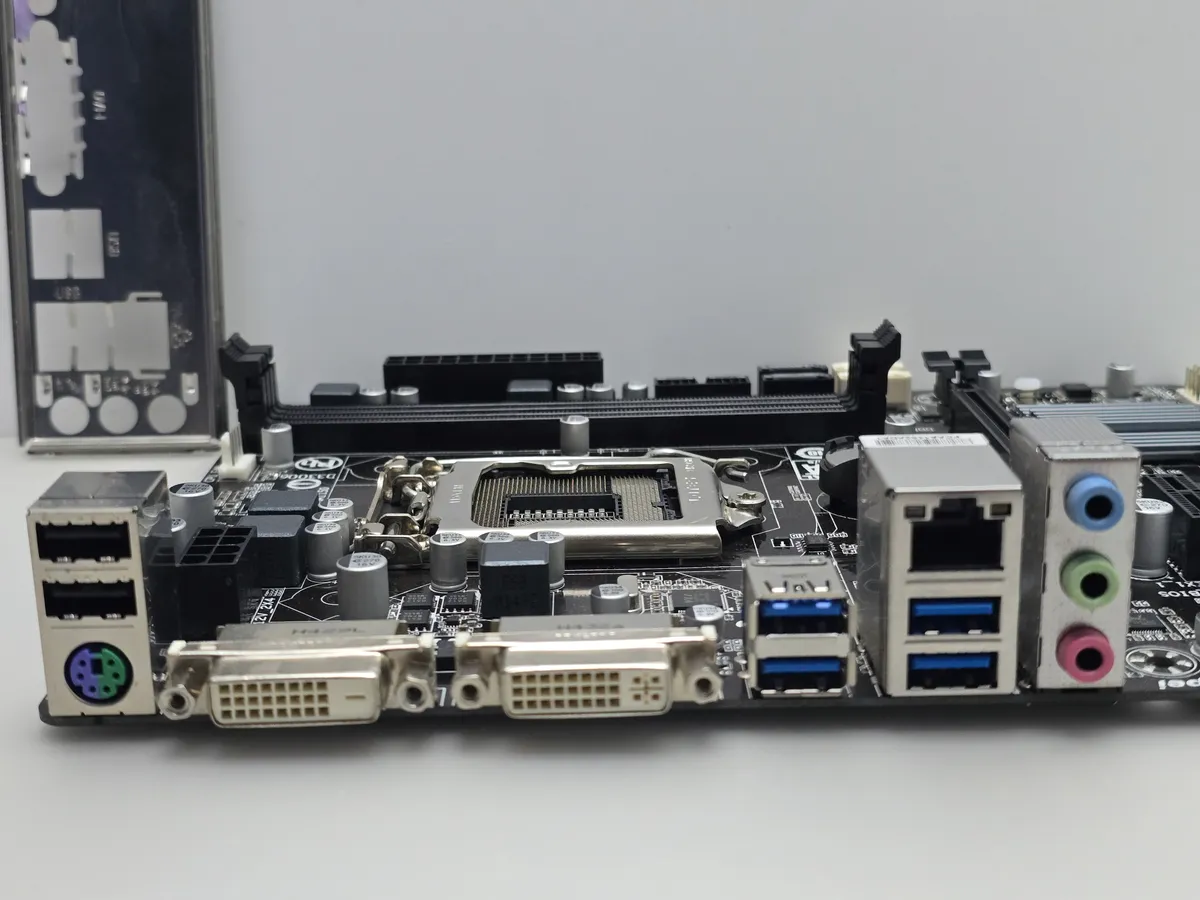 Материнська плата Gigabyte GA-H81M-D2W (LGA 1150, DDR3, HDMI