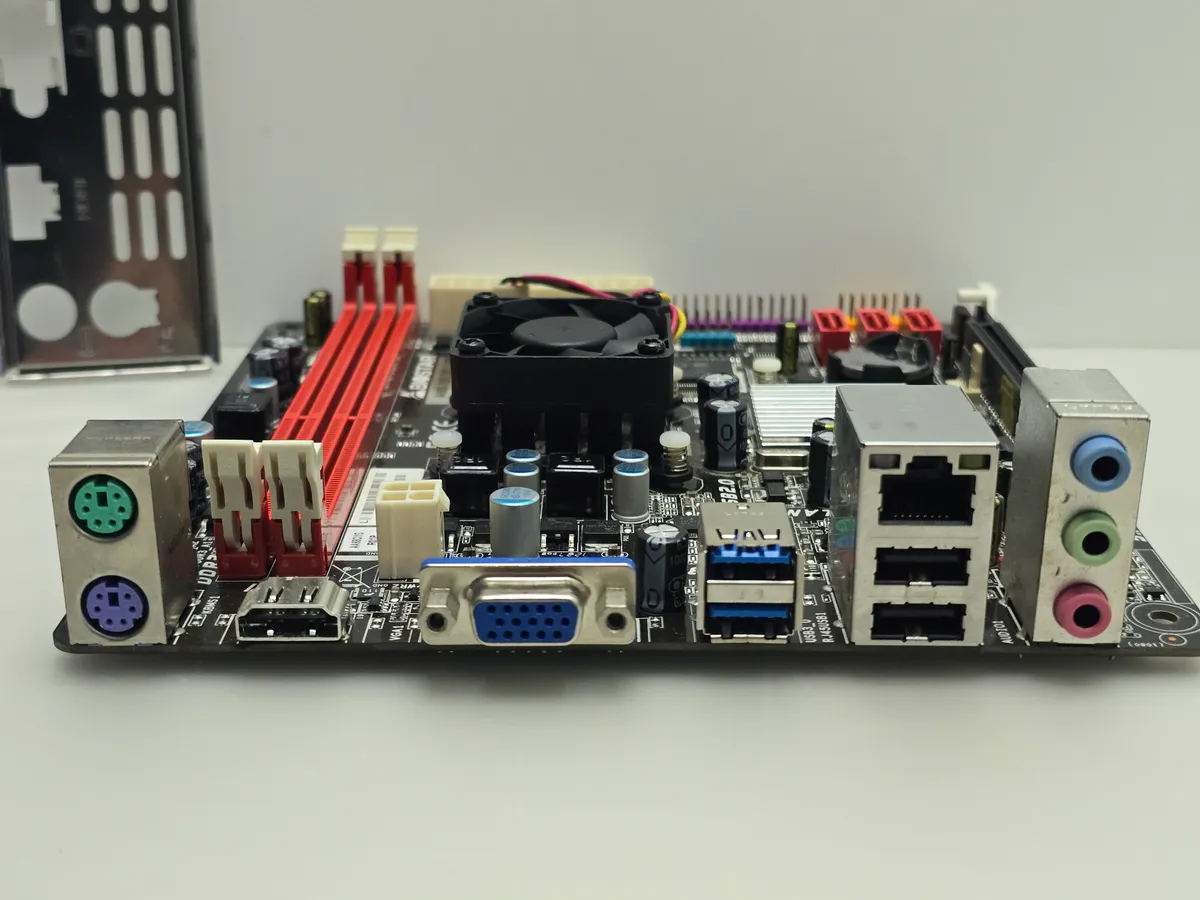 Купити материнську плату Biostar A68I-350 DELUXE AMD APU 350D DDR3 mini-ITX б/в з гарантією