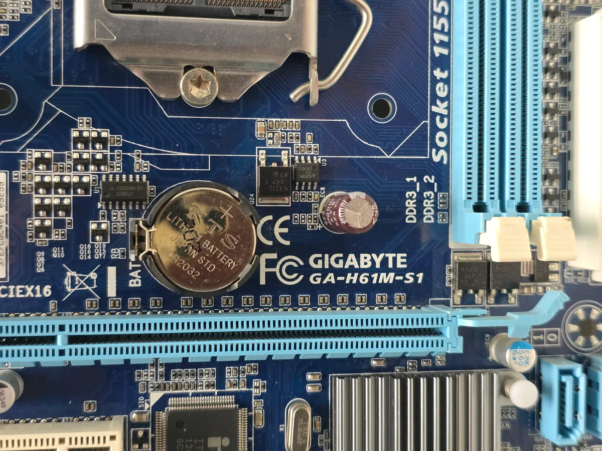 Купити материнську плату GIGABYTE GA-H61M-S1 Socket 1155 DDR3 б/у з гарантією