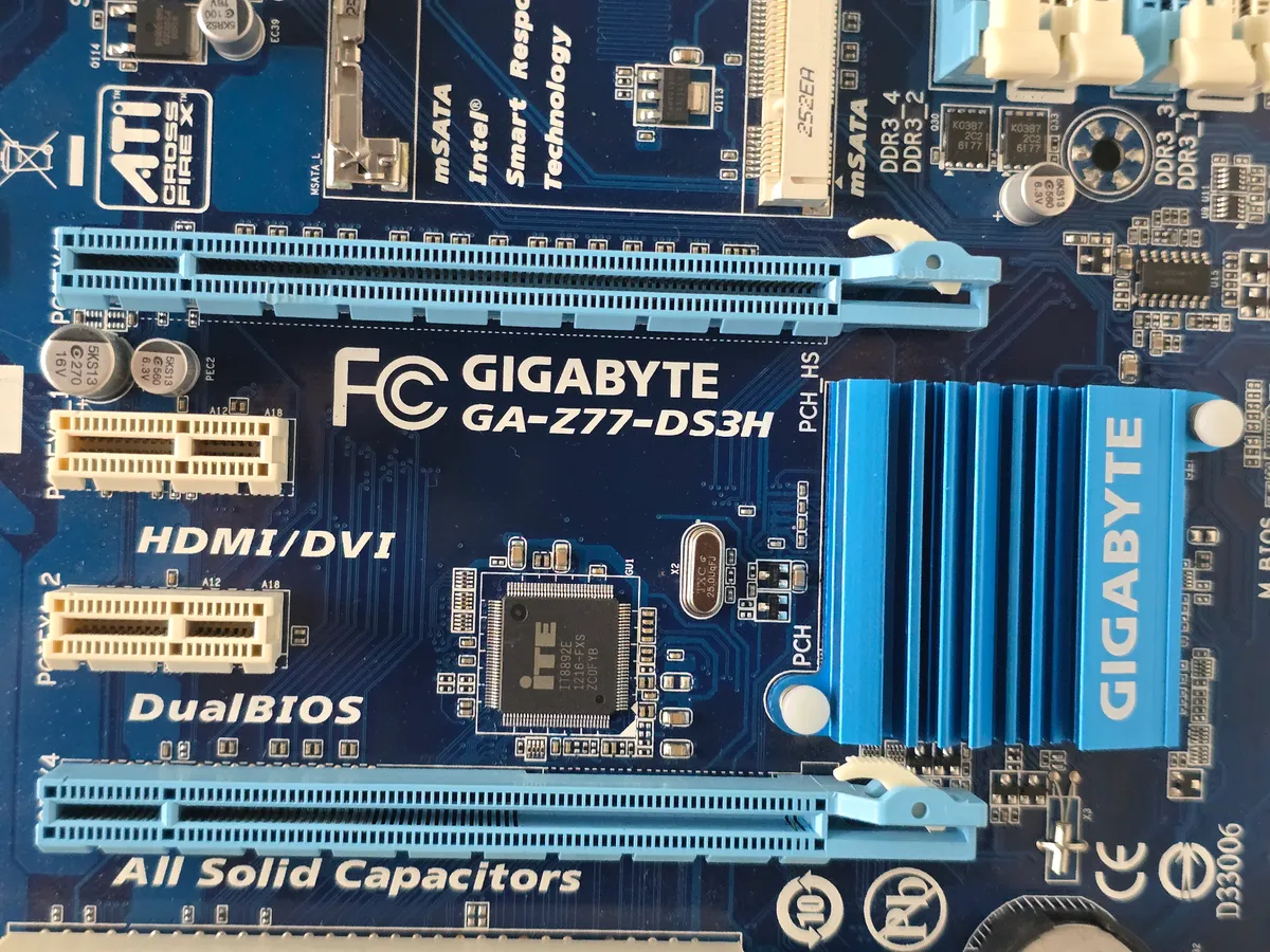 Материнська плата GIGABYTE GA-Z77M-DS3H (LGA 1155, DDR3, б/в)