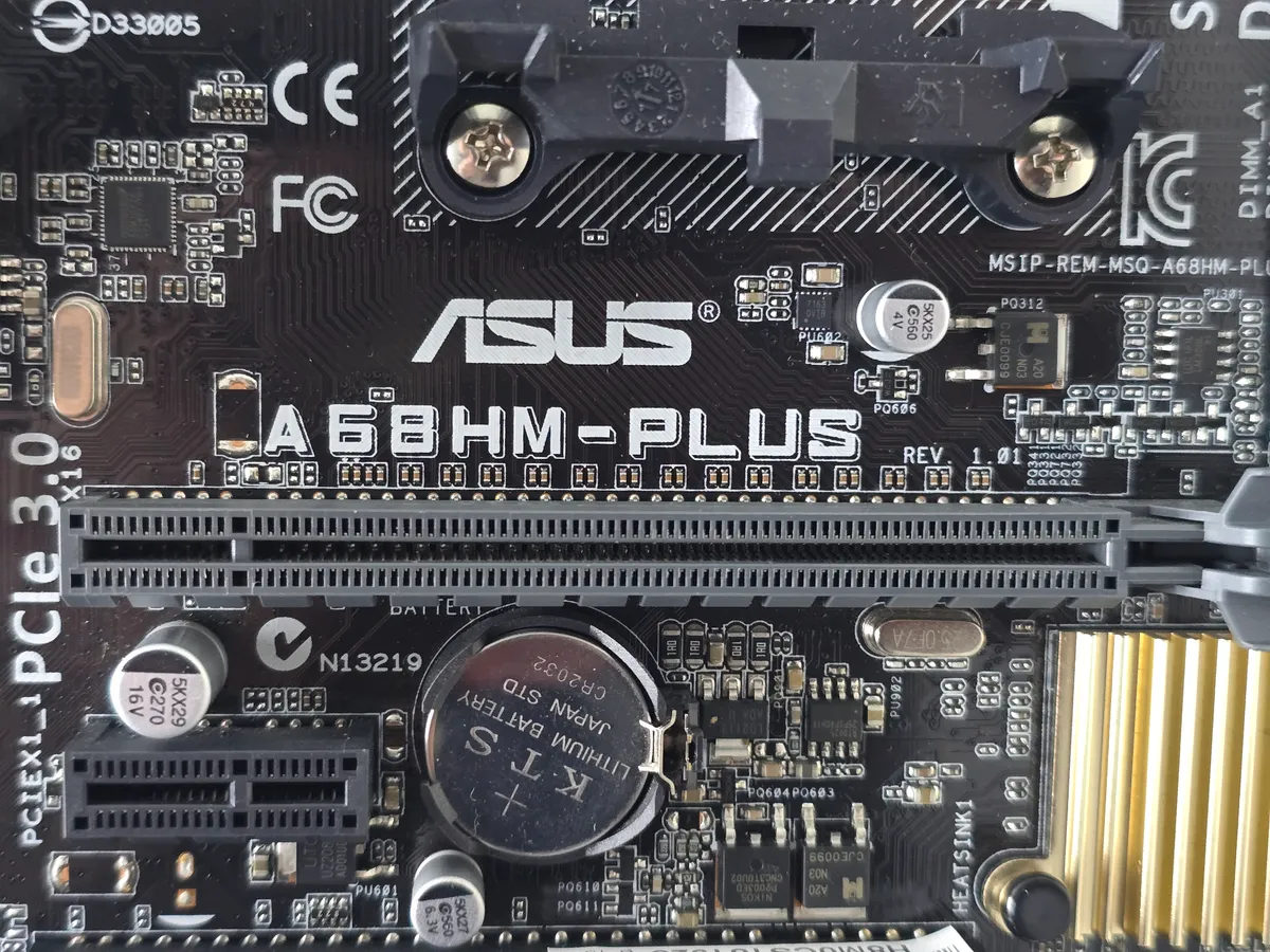 Материнська плата ASUS A68HM-PLUS (FM2+, DDR3,  б/в)