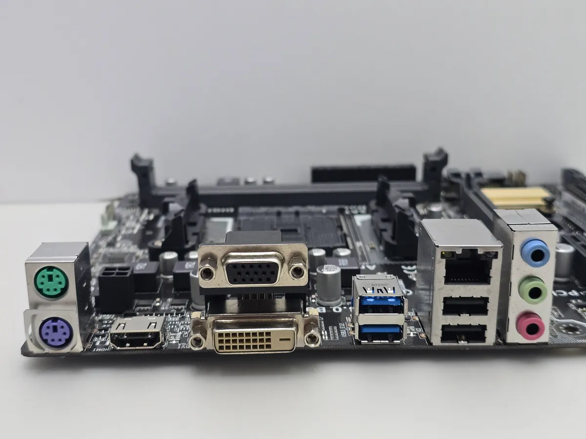 Материнська плата ASUS A68HM-PLUS (FM2+, DDR3,  б/в)