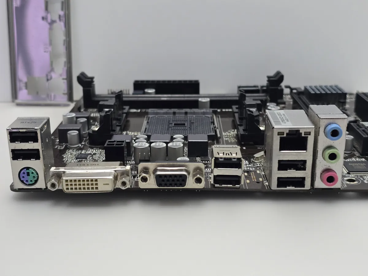 ASRock FM2A58M-DG3+ (FM2+, Б/у, DDR3) - Материнська плата з сокетом FM2+ | Гарантія