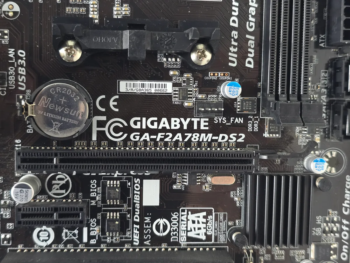 Купити материнську плату GIGABYTE GA-F2A78M-DS2 (FM2+, DDR3, б/у) в Україні
