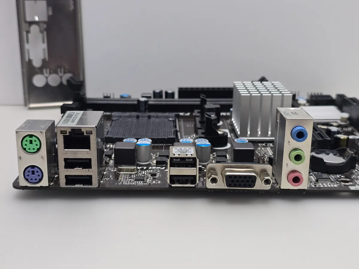 Купити материнську плату ASRock 960GM-VGS3 FX (AM3+, DDR3, AMD FX, б/у) в Україні