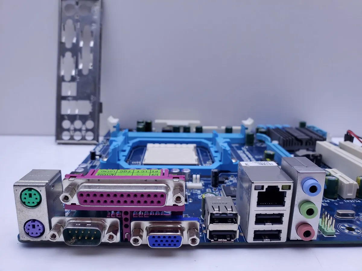 Купити материнську плату Gigabyte GA-MA68M-S2P (AM2+, DDR2, б/у) в Україні