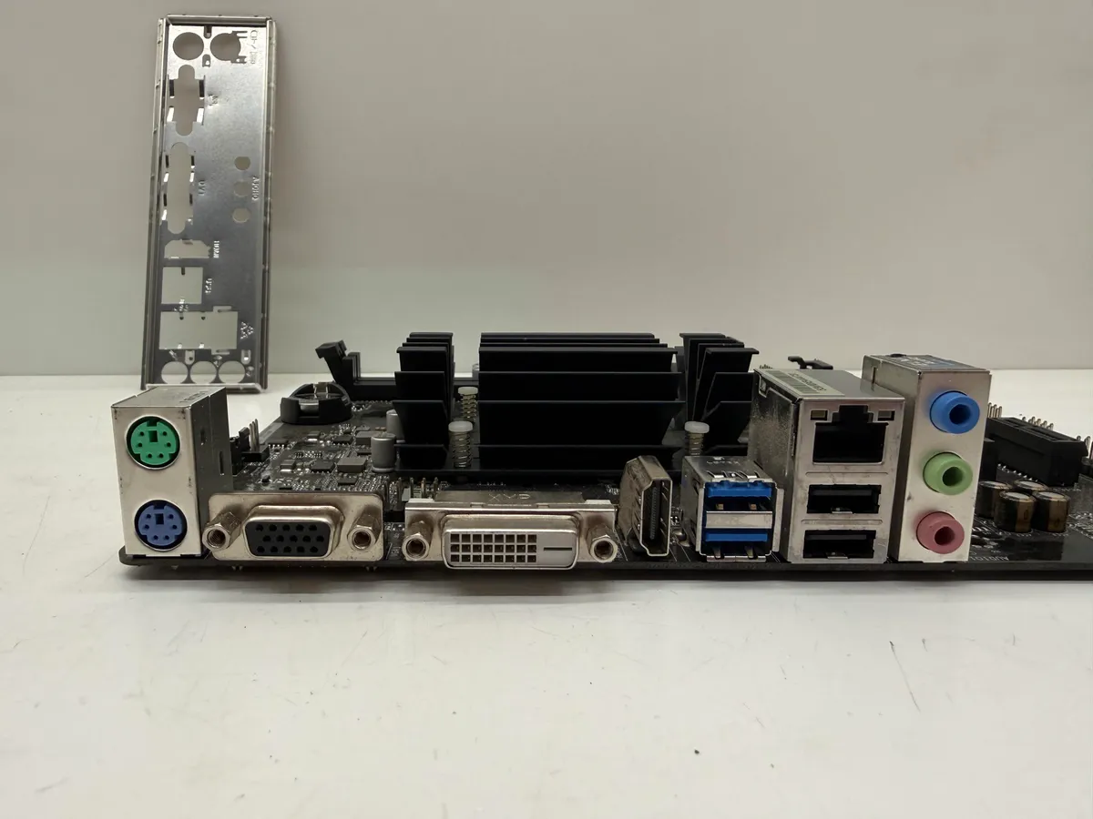 Купити ASRock J4105M (Mini ITX, Б/у, DDR4) - Материнська плата LGA 1155 | Гарантія