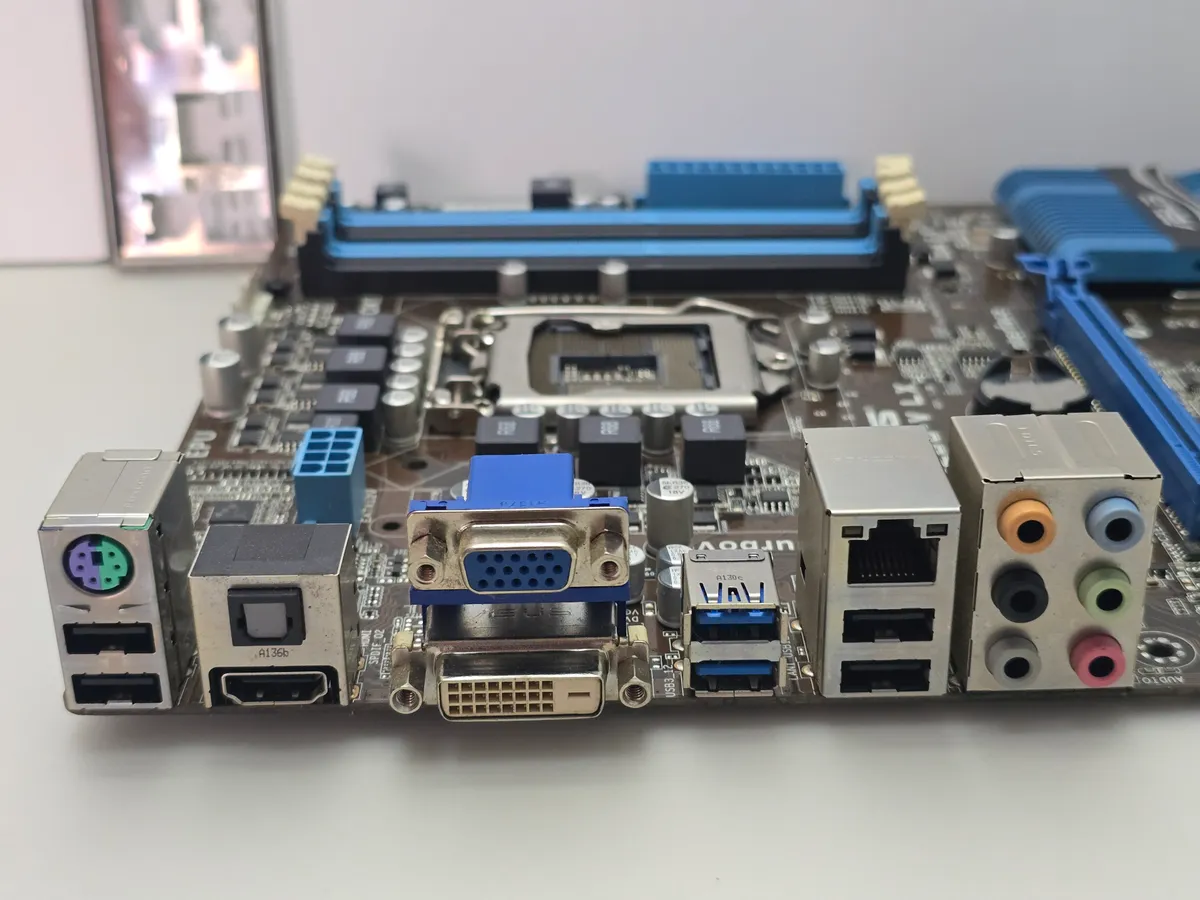 Материнська плата ASUS P8Z68-V LX (LGA 1155, DDR3, б/в) | Гарантія