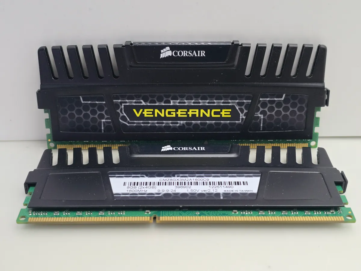 Оперативна пам'ять CORSAIR Vengeance 8GB (KIT 2x4GB) DDR3 1600Mhz | Гарантія якості від KOMPi