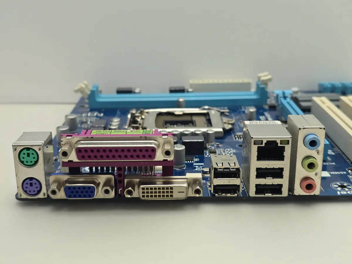 Материнська плата GIGABYTE GA-H61M-S2PV | Гарантія якості від KOMPi