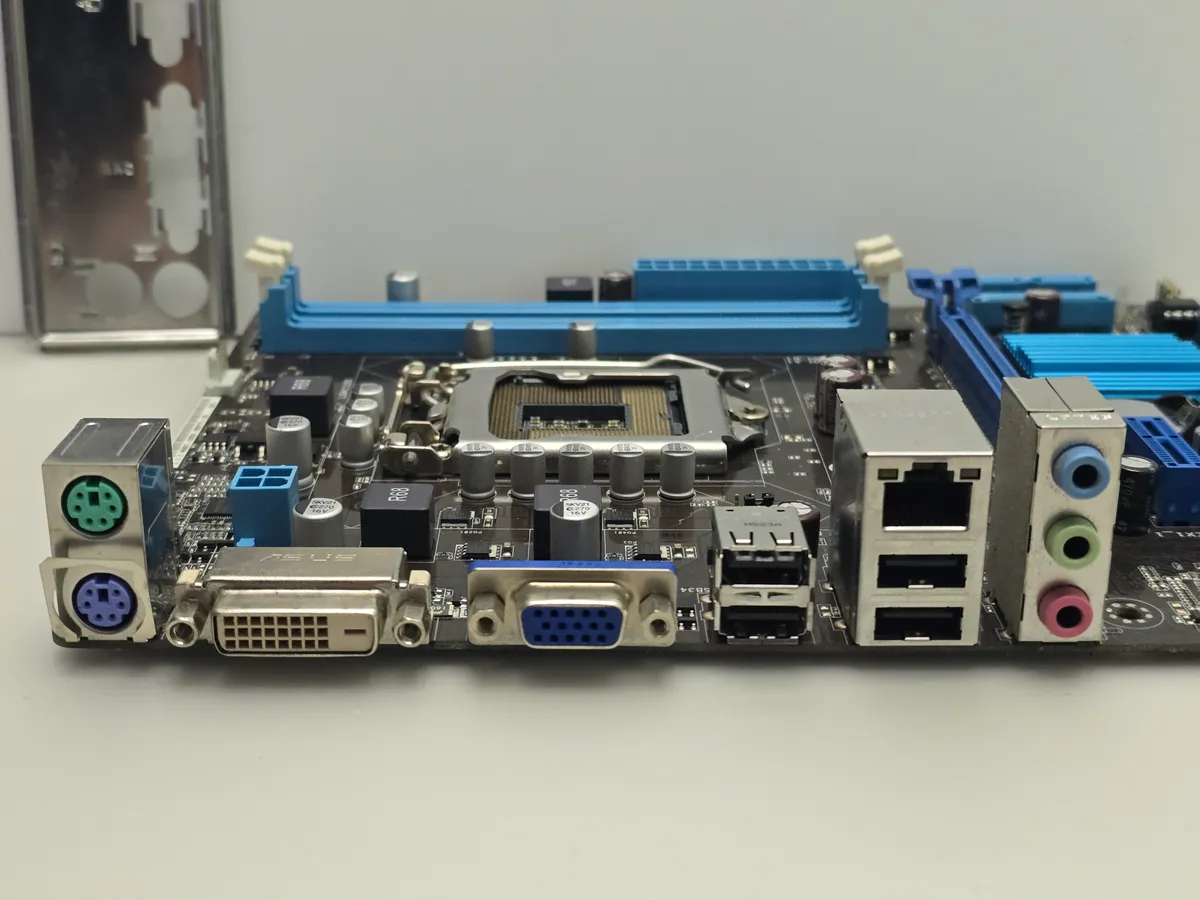 Материнська плата ASUS H61M-K LGA 1155 | Гарантія якості від KOMPi