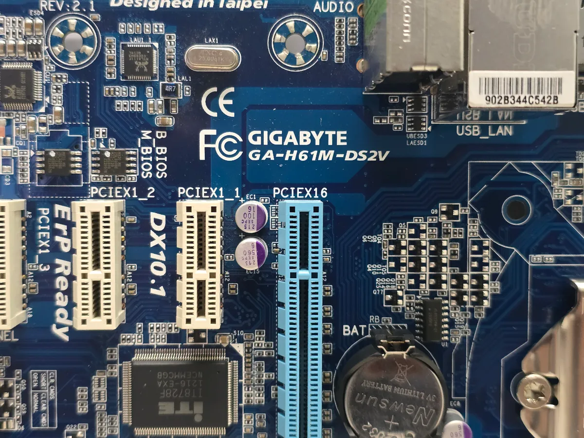 Материнська плата Gigabyte GA-H61M-DS2V | Гарантія якості від KOMPi