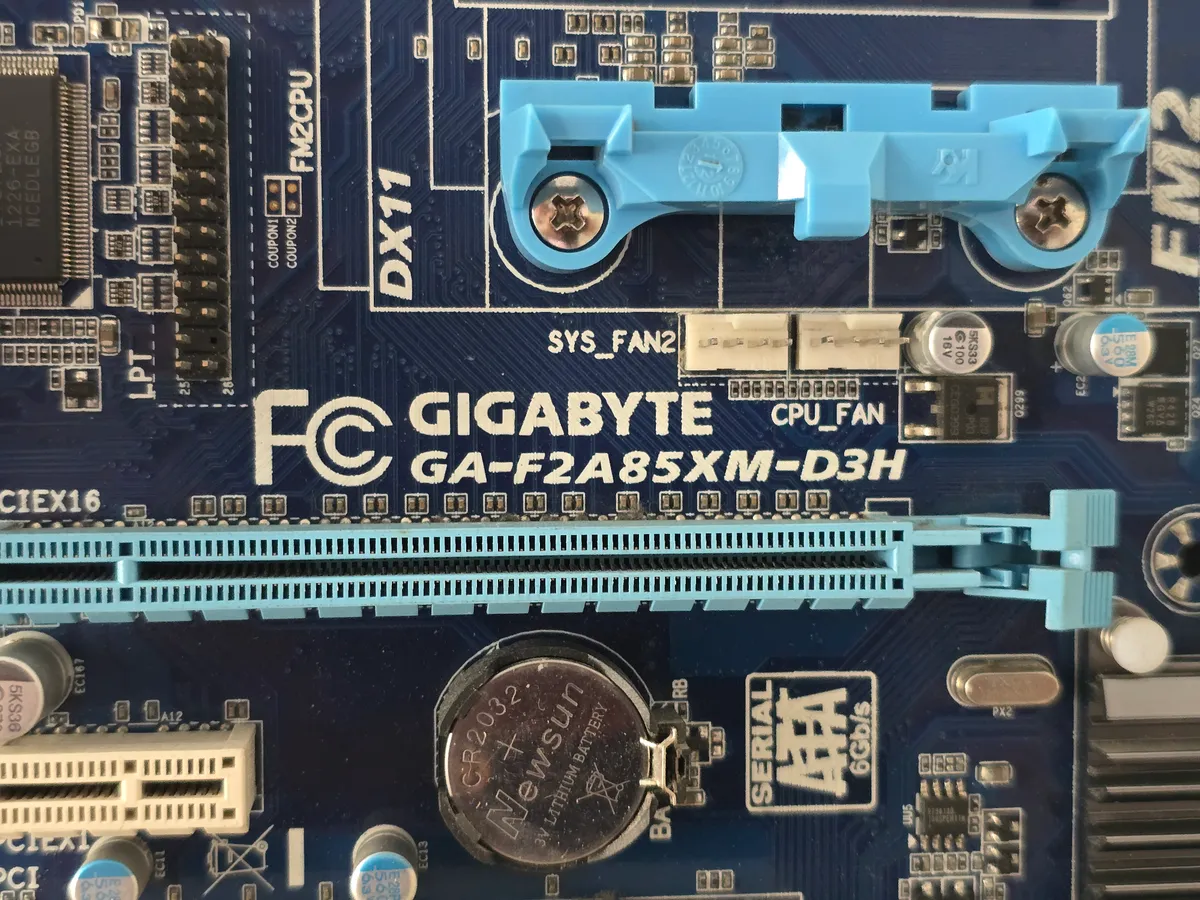 Материнська плата Gigabyte GA-F2A85XM-D3H | Гарантія якості від KOMPi