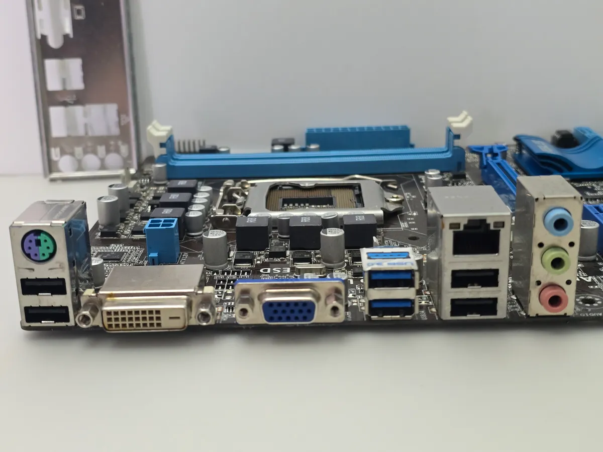 Материнська плата ASUS P8H61-M LE/USB3 LGA1155 | Гарантія якості від KOMPi