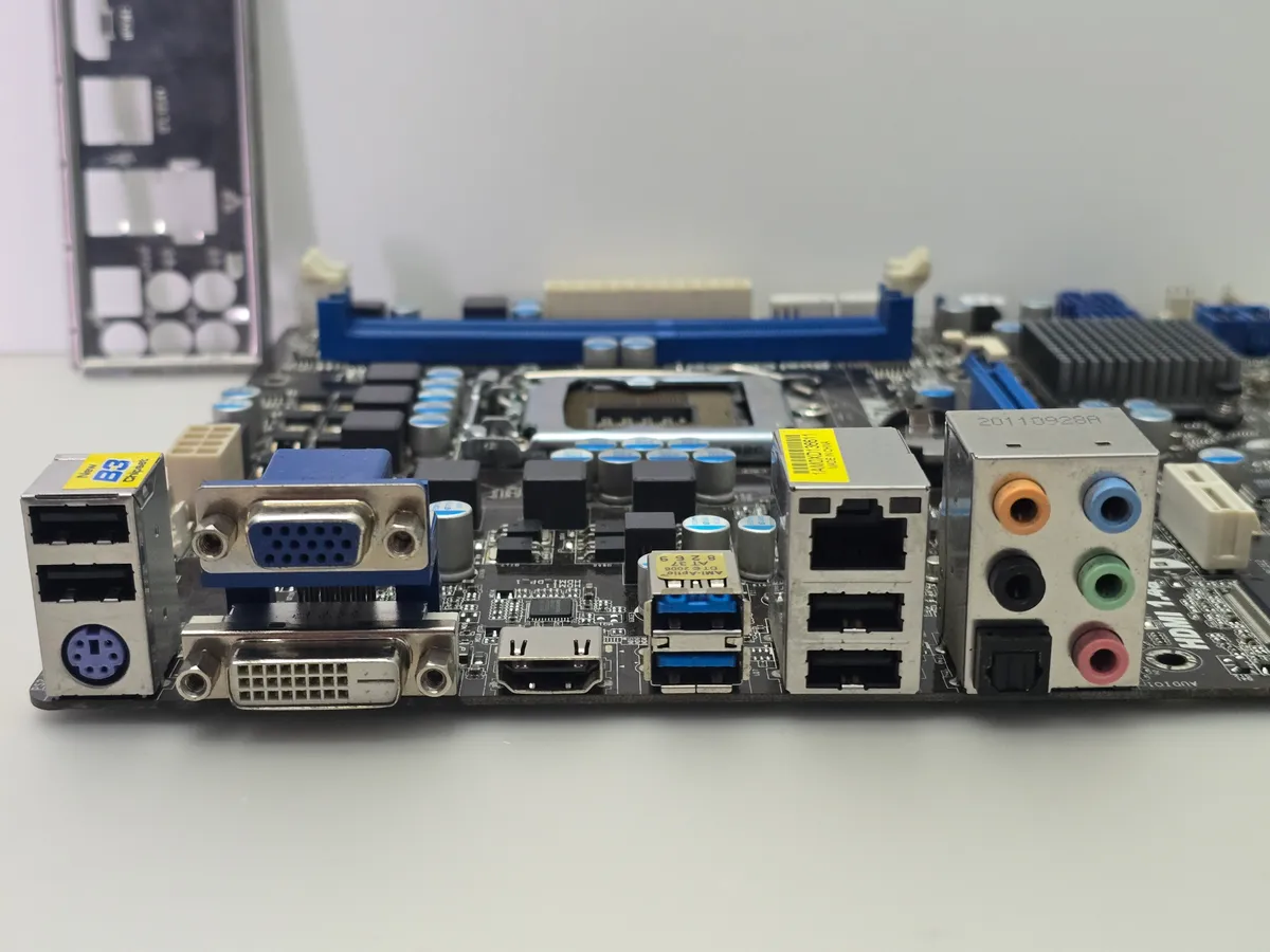 Материнська плата ASRock H67M Socket 1155 | Гарантія якості від KOMPi