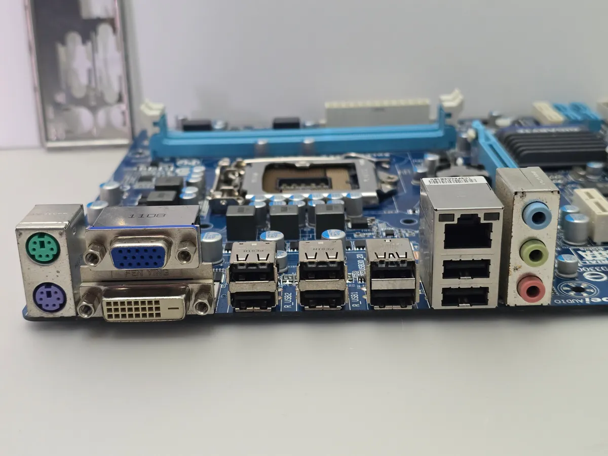 Материнська плата Gigabyte GA-H67M-D2-B3 | Гарантія якості від KOMPi